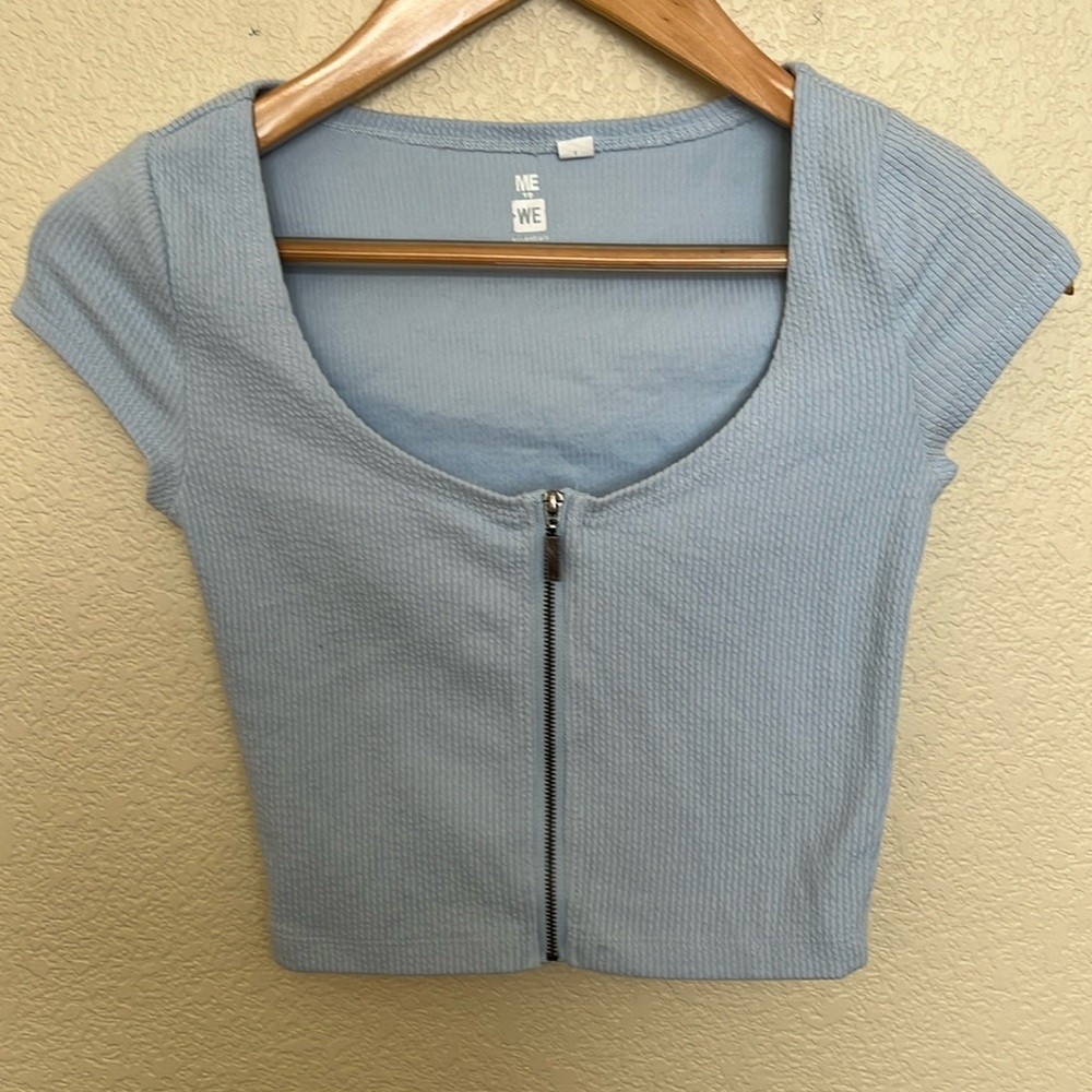 Me to We Pacsun top with front zipper